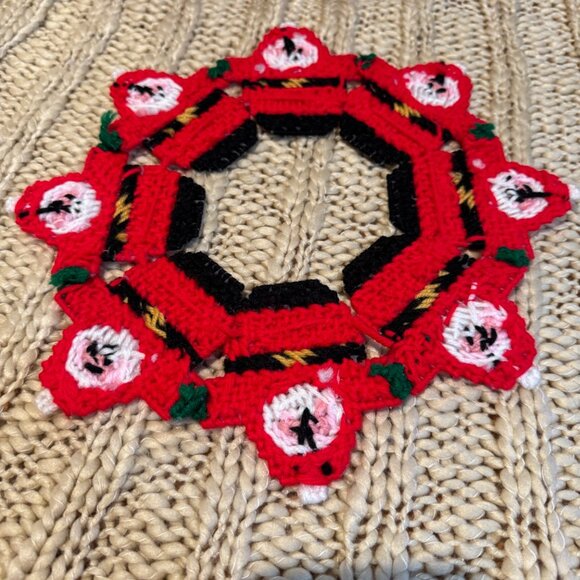 FINISHED Plastic Canvas SANTAS WREATH 12”Santa clause vintage  Design Works - Picture 1 of 6